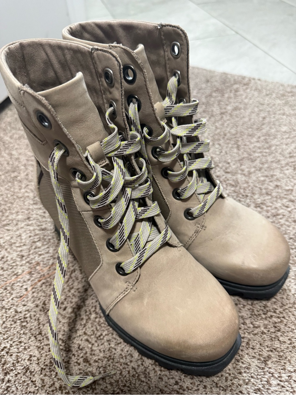 Sorel Joanie wedge Women’s Taupe Combat Boots with Contrast Laces